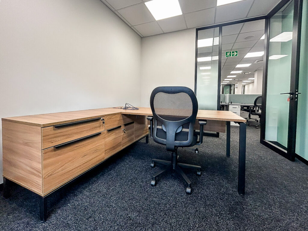 Titan Executive Desk 32mm - ENTRAWOOD office furniture manufacturer
