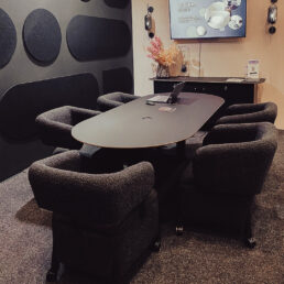 MALUTI HEIGHT-ADJUSTABLE PILL-SHAPED TABLE