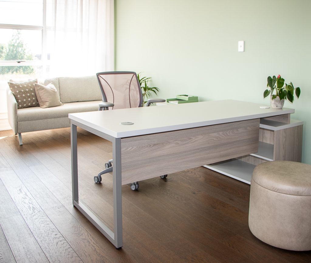 Titan Executive Desk 32mm - ENTRAWOOD office furniture manufacturer